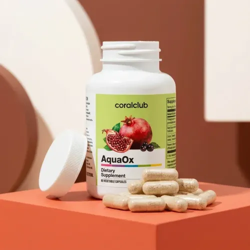 Flaconul AquaOx cu capsule vegetale și detaliu grafic cu rodie.