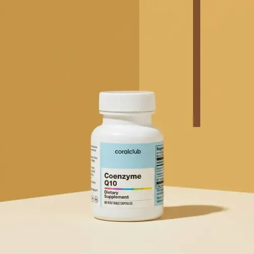 Packshot Coenzyme Q10: flacon alb pe fundal minimalist.