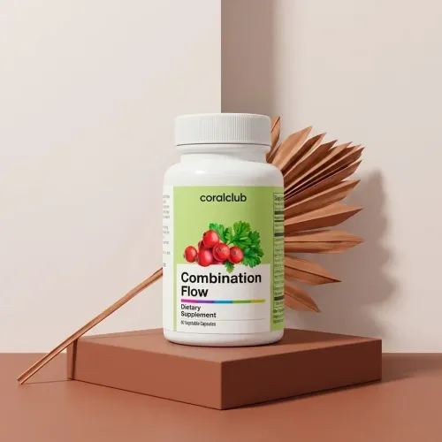 Packshot Combination Flow: flacon alb cu etichetă verde, înconjurat de plante.